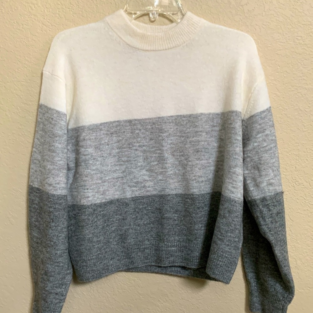 H&M Sweater - Picture 2 of 6